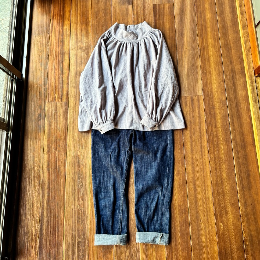 オフタートルのギャザープルオーバー