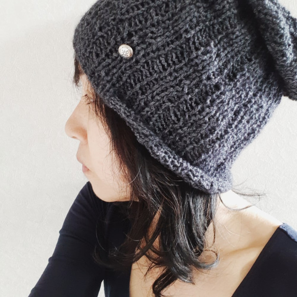ゆるふわニット帽　ゆとり感♡　コンチョボタンがアクセント　イタリア製の毛糸　やわらかい　軽い　ユニセックス 1枚目の画像