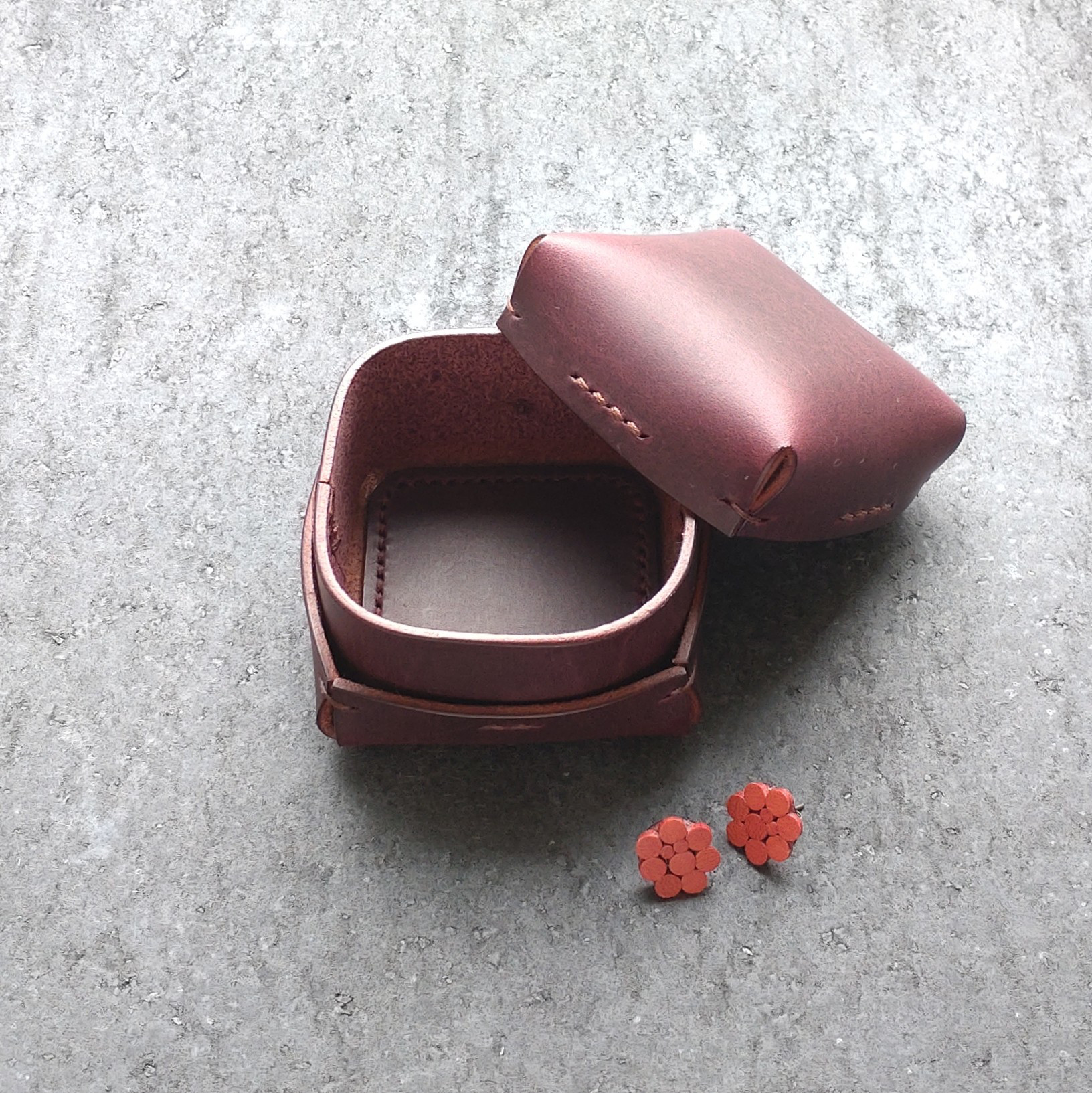 【Creema限定新春福袋〈梅〉】小箱とピアスのセット　牛革 イタリアンレザー　チタン　小物入れ　送料込み2026