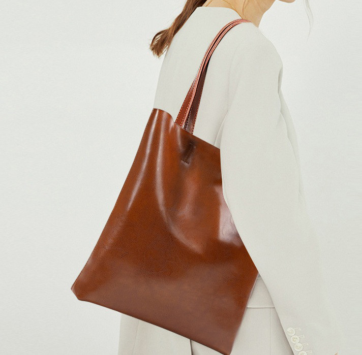 上質なオイルレザーの大容量トート｜ヴィンテージライクな縦型レザーバッグ（Creema限定特別価格）