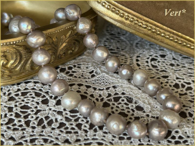 アイボリー～ベージュポテト淡水パールグリフィン（ベージュ）ショートネックレス（40）