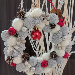 【新作】毛糸玉リース☆white gold winter 新作】毛糸玉リース☆white gold winter