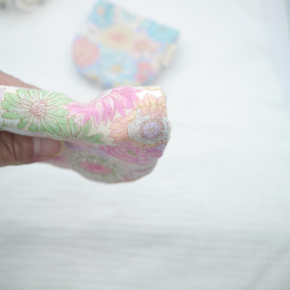 ふわもこハンカチ｜フラワーパーティー-Flower Party-｜S・10×20cm｜ガーゼハンカチ｜花柄｜プチギフト 6枚目の画像