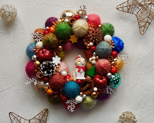 【再販】毛糸玉リース☆クリスマス カラフルでにっこり☆毛糸玉のクリスマスリース〜おすまし猫サンタさん