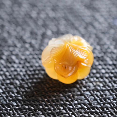 ゴビ石−1412 ゴビ瑪瑙 『銀杏』和菓子 彫刻