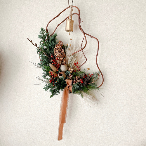 クリスマス ドライフラワーのリース 針葉樹 ベル つる スワッグ riisi