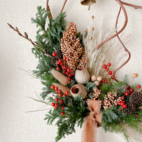 クリスマス ドライフラワーのリース 針葉樹 ベル つる スワッグ riisi