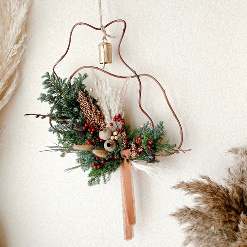 クリスマス ドライフラワーのリース 針葉樹 ベル つる スワッグ riisi