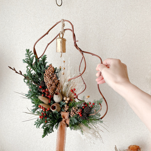 クリスマス ドライフラワーのリース 針葉樹 ベル つる スワッグ riisi