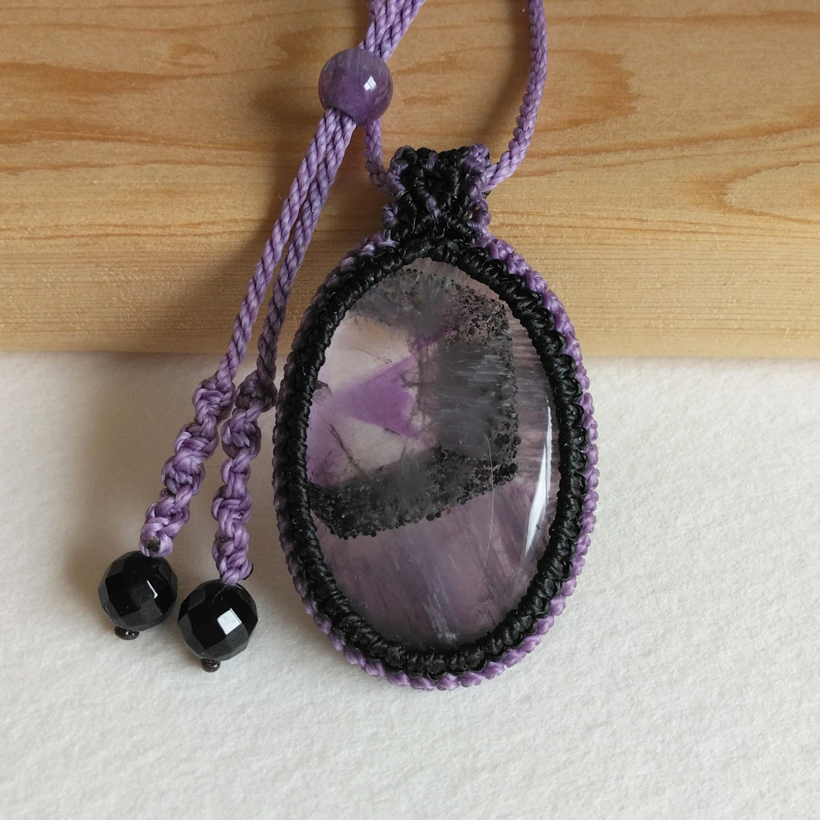 天然石ペンダント　トラピッチェアメジスト　マクラメ編み　MP34