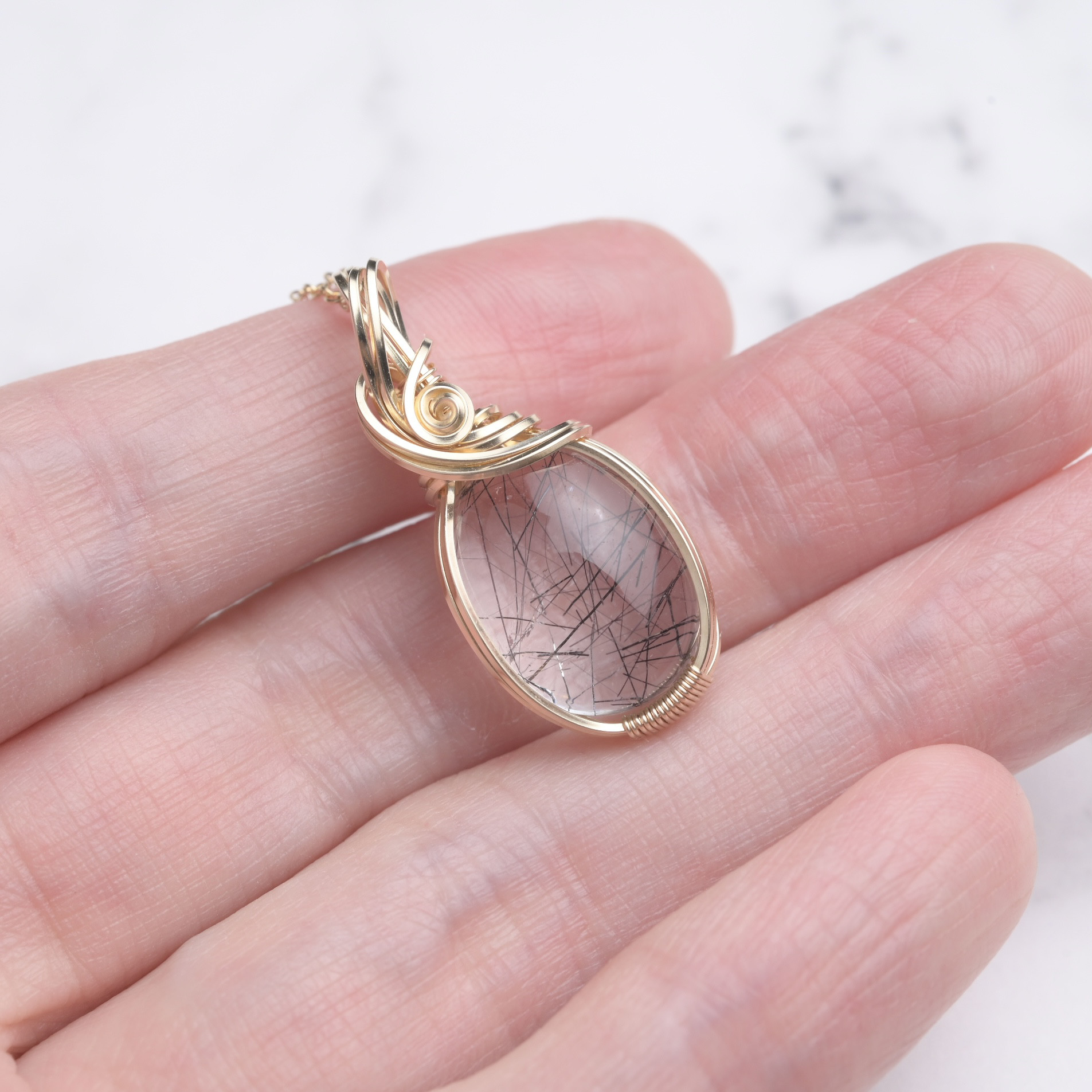 ブラックトルマリンインクォーツ ペンダントトップ  ワイヤーラッピング ネックレス 14kgf 天然石 送料無料でお届け