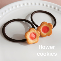 うさぎさんカップケーキといちごシュークリームのチャーム