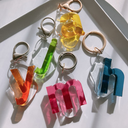 全12色　ビビット　うねうね×イニシャルキーホルダーアルファベットチャーム☆/推し活/お祝い　 7枚目の画像