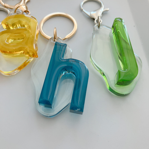 全12色　ビビット　うねうね×イニシャルキーホルダーアルファベットチャーム☆/推し活/お祝い　 10枚目の画像