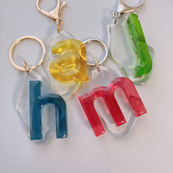 全12色　ビビット　うねうね×イニシャルキーホルダーアルファベットチャーム☆/推し活/お祝い　 11枚目の画像