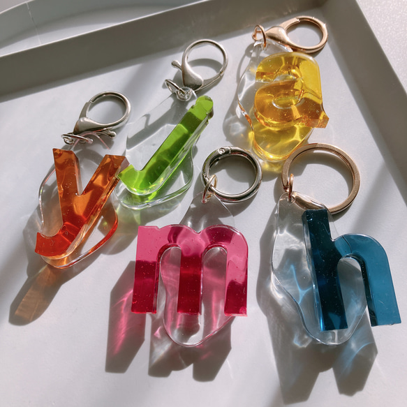 全12色　ビビット　うねうね×イニシャルキーホルダーアルファベットチャーム☆/推し活/お祝い　 9枚目の画像