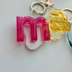 全12色　ビビット　うねうね×イニシャルキーホルダーアルファベットチャーム☆/推し活/お祝い　 12枚目の画像