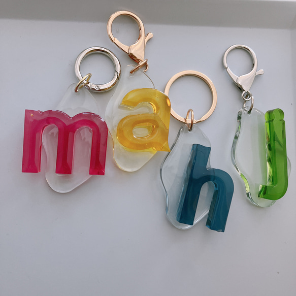 全12色　ビビット　うねうね×イニシャルキーホルダーアルファベットチャーム☆/推し活/お祝い　 14枚目の画像