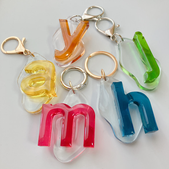 全12色　ビビット　うねうね×イニシャルキーホルダーアルファベットチャーム☆/推し活/お祝い　 8枚目の画像