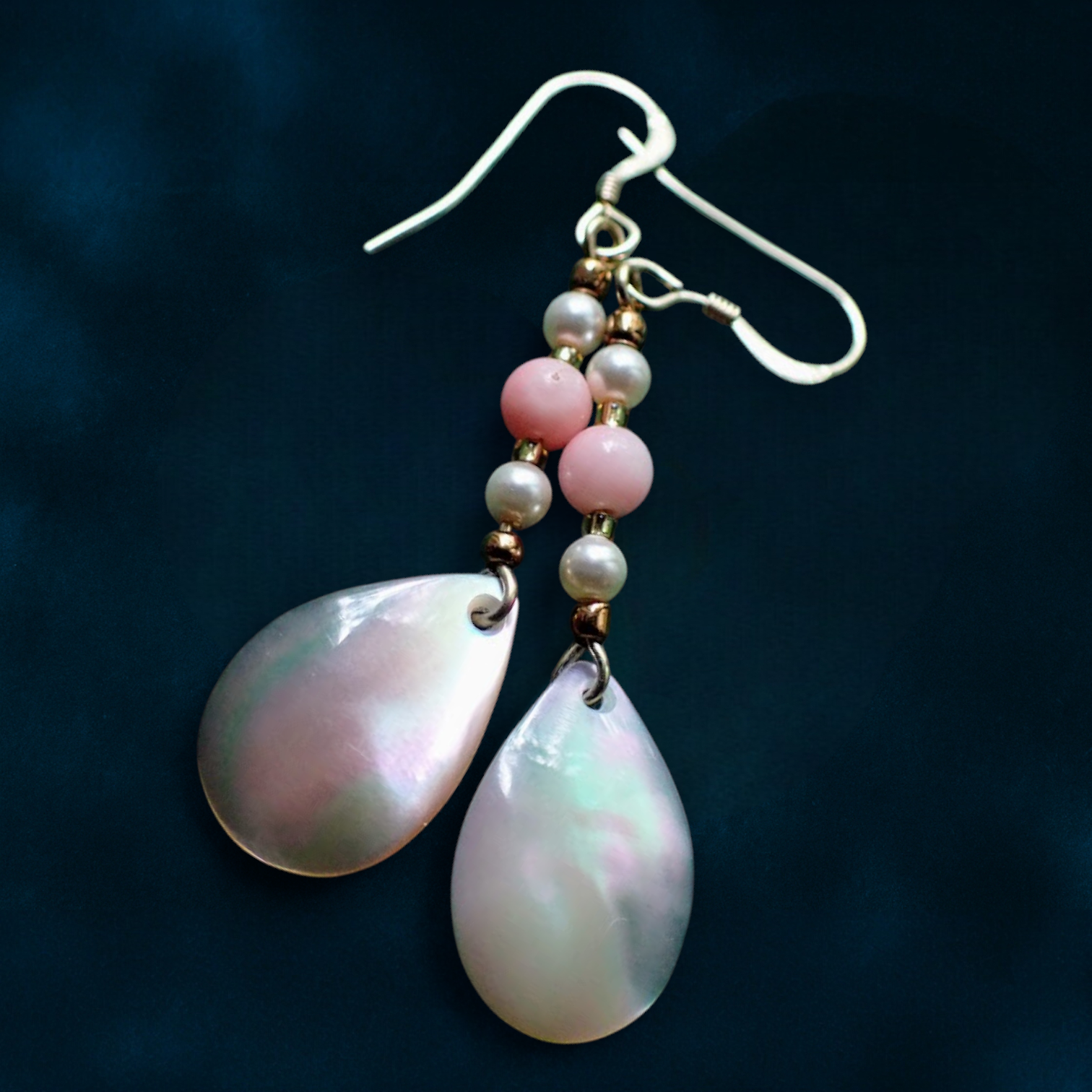 【一点物】夜光貝とパールのピアス　ピンクベージュ×14kgf　海のナチュラルアクセサリー