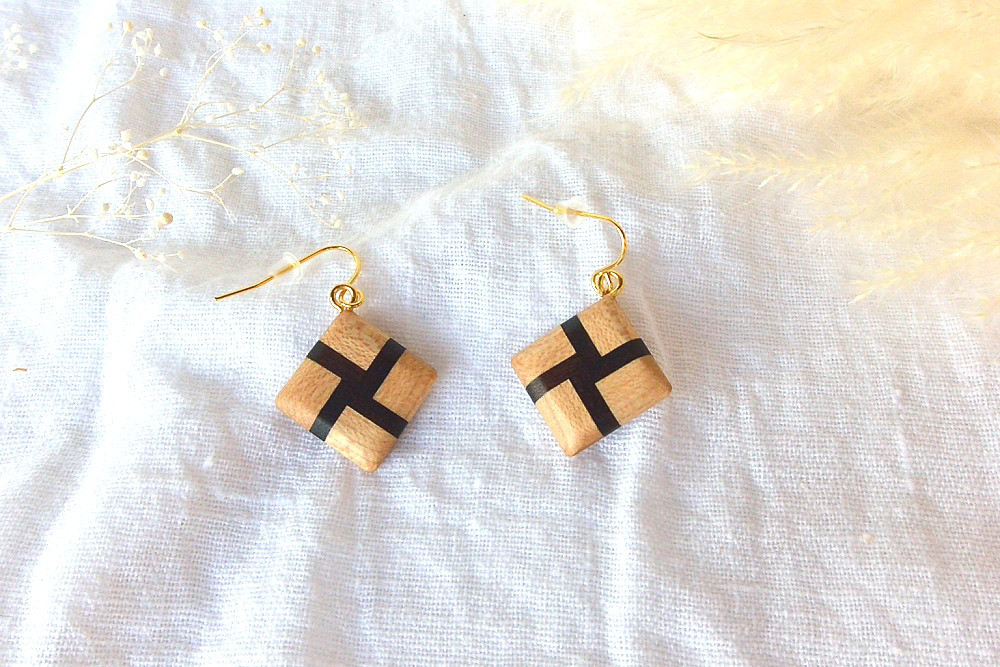 寄木細工・ピアス・イヤリング（アレルギー対応・メンテナンスフリー・一点もの）