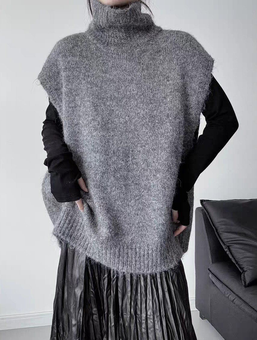 ゆったりタートルネックでふんわりあたたかい♪プルオーバーニットベスト  グレー