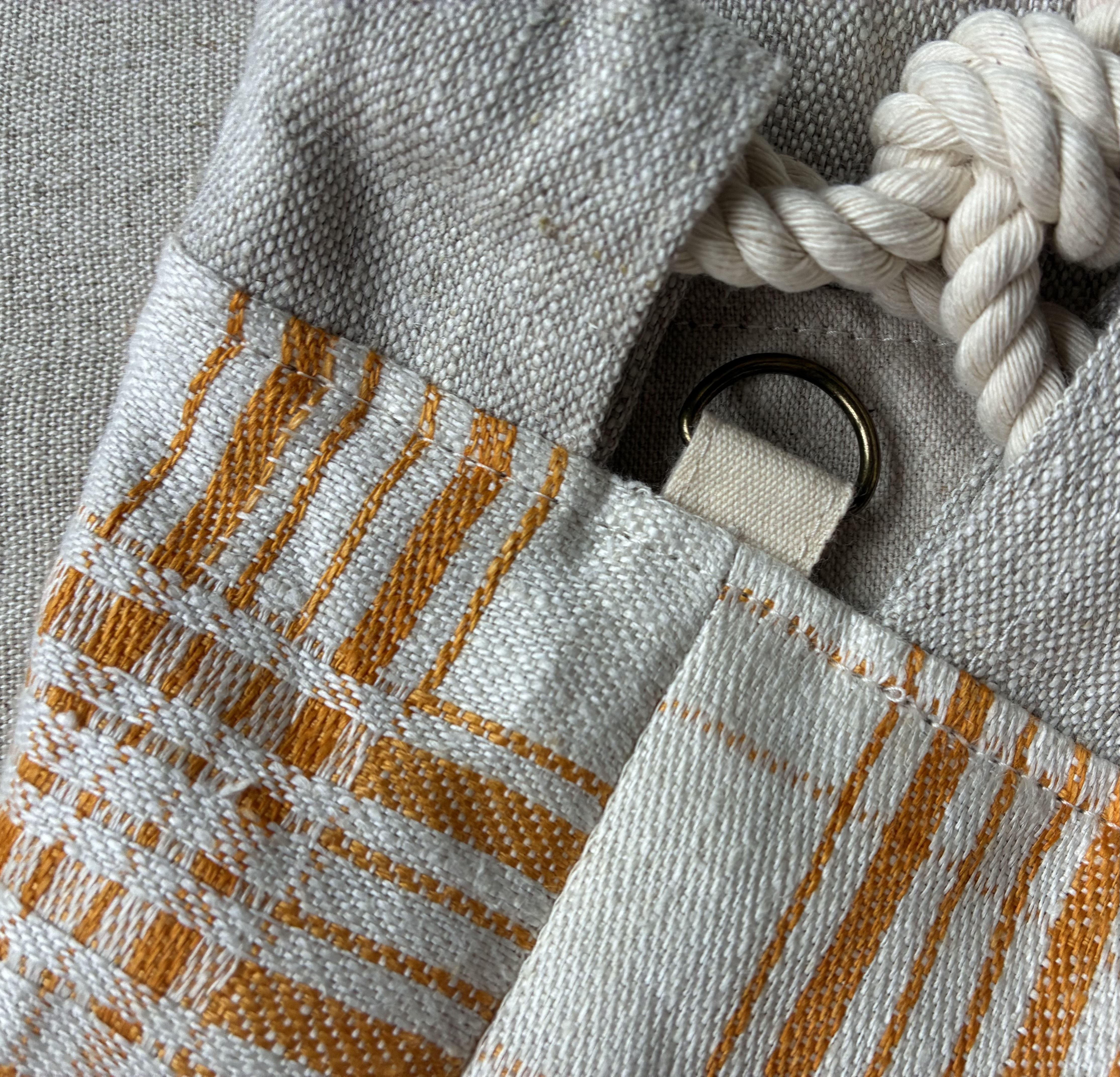 レア*アンティークリネン*黄色チェック*大き目巾着バッグ*ベルギーリネン*斜めがけ用Ⅾカン付き