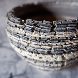 3.5号白黒練込み裂紋鉢301　塊根植物　多肉植物　アガベ　盆栽　植木鉢　作家鉢　鉢皿　沖縄 2枚目の画像