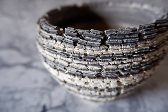 3.5号白黒練込み裂紋鉢301　塊根植物　多肉植物　アガベ　盆栽　植木鉢　作家鉢　鉢皿　沖縄 2枚目の画像