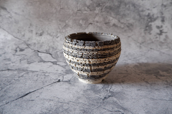 3.5号白黒練込み裂紋鉢301　塊根植物　多肉植物　アガベ　盆栽　植木鉢　作家鉢　鉢皿　沖縄 1枚目の画像