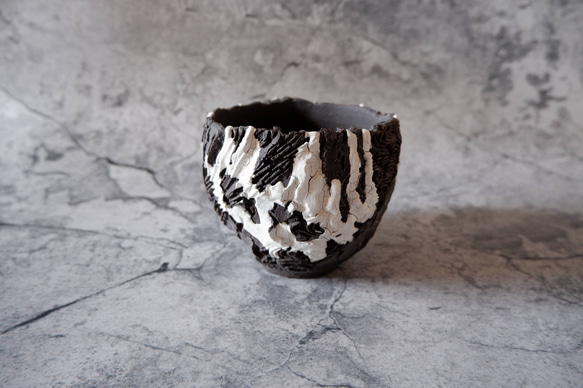 3.5号貫入白化粧捻り裂紋黒鉢304　塊根植物　多肉植物　アガベ　盆栽　植木鉢　作家鉢　沖縄 1枚目の画像