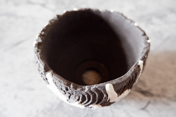 3.5号貫入白化粧捻り裂紋黒鉢304　塊根植物　多肉植物　アガベ　盆栽　植木鉢　作家鉢　沖縄 4枚目の画像