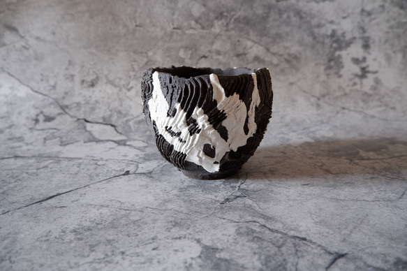 3.5号貫入白化粧捻り裂紋黒鉢304　塊根植物　多肉植物　アガベ　盆栽　植木鉢　作家鉢　沖縄 3枚目の画像