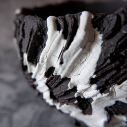 3.5号貫入白化粧捻り裂紋黒鉢304　塊根植物　多肉植物　アガベ　盆栽　植木鉢　作家鉢　沖縄 2枚目の画像