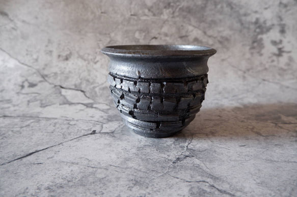 4.5号鉄砂黒裂紋鉢305　塊根植物　多肉植物　アガベ　盆栽　植木鉢　作家鉢　鉢皿　沖縄 3枚目の画像