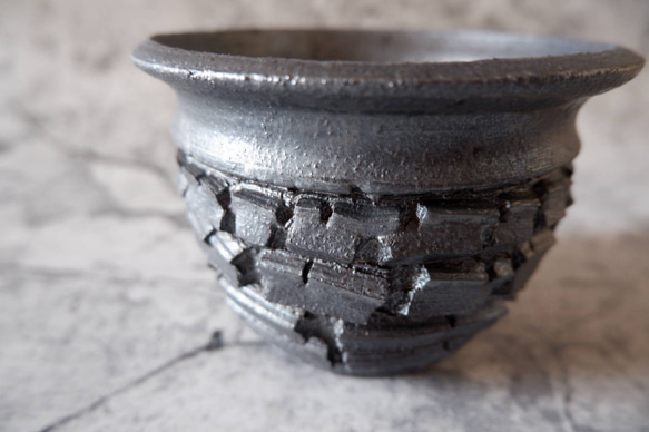 4.5号鉄砂黒裂紋鉢305　塊根植物　多肉植物　アガベ　盆栽　植木鉢　作家鉢　鉢皿　沖縄 1枚目の画像