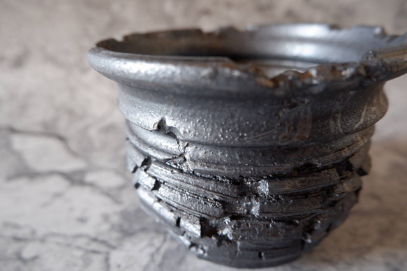 4.5号鉄砂黒裂紋鉢306　塊根植物　多肉植物　アガベ　盆栽　植木鉢　作家鉢　鉢皿　沖縄 2枚目の画像