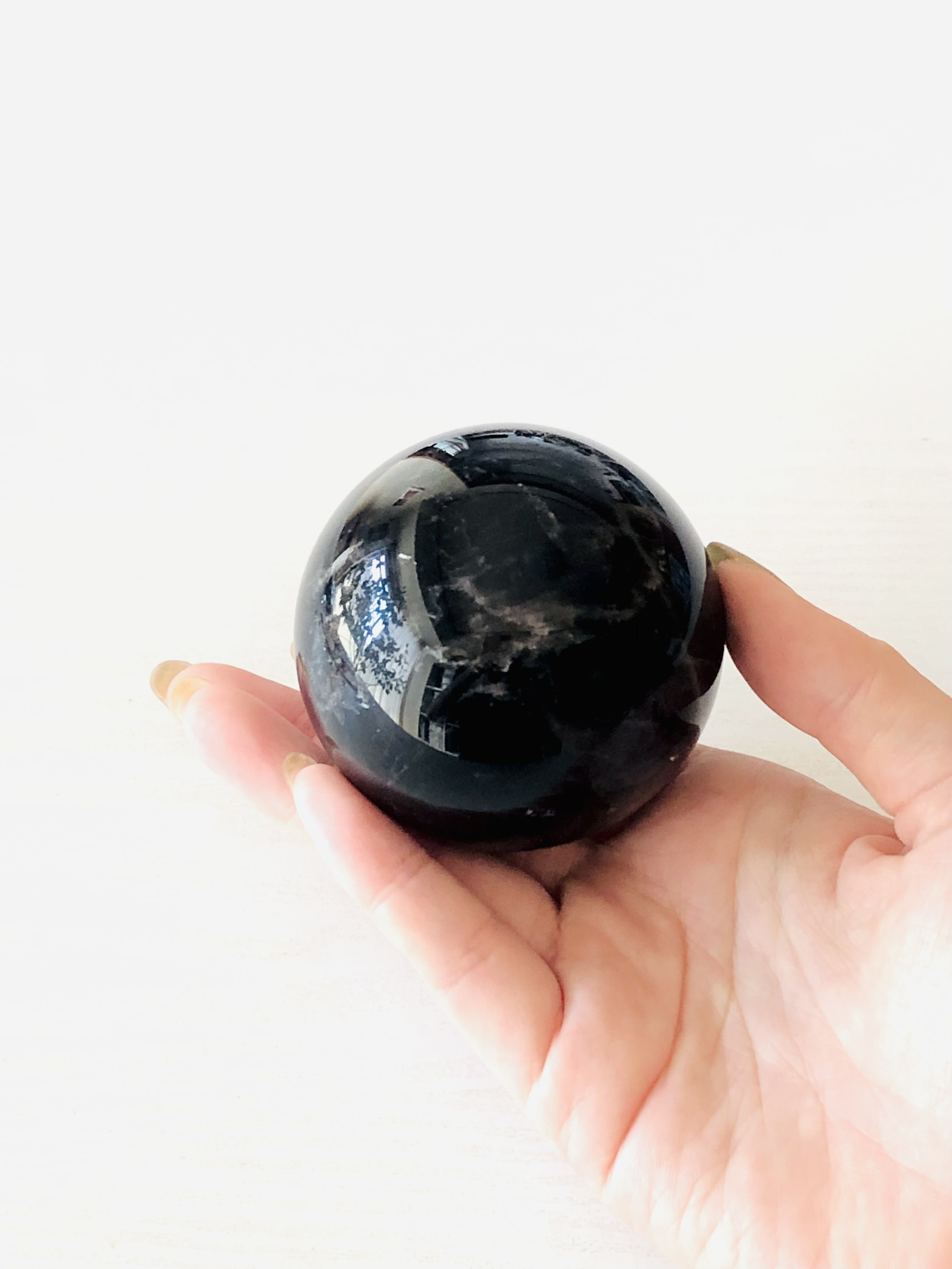 貴方を守る漆黒の盾！大粒モリオン（黒水晶）丸玉✴︎67mm