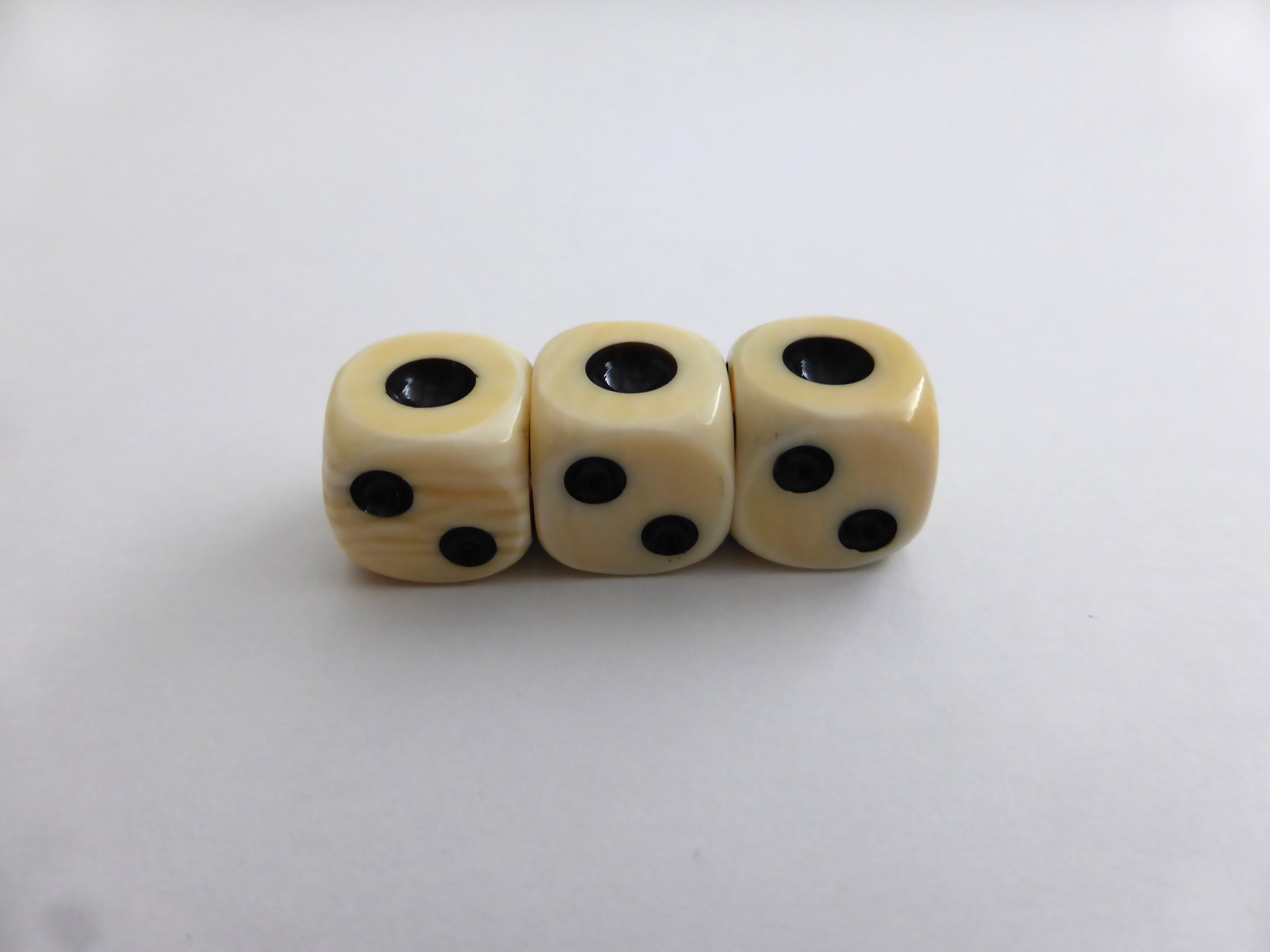 本象牙 サイコロ　約9.5ｍｍ 3個セット