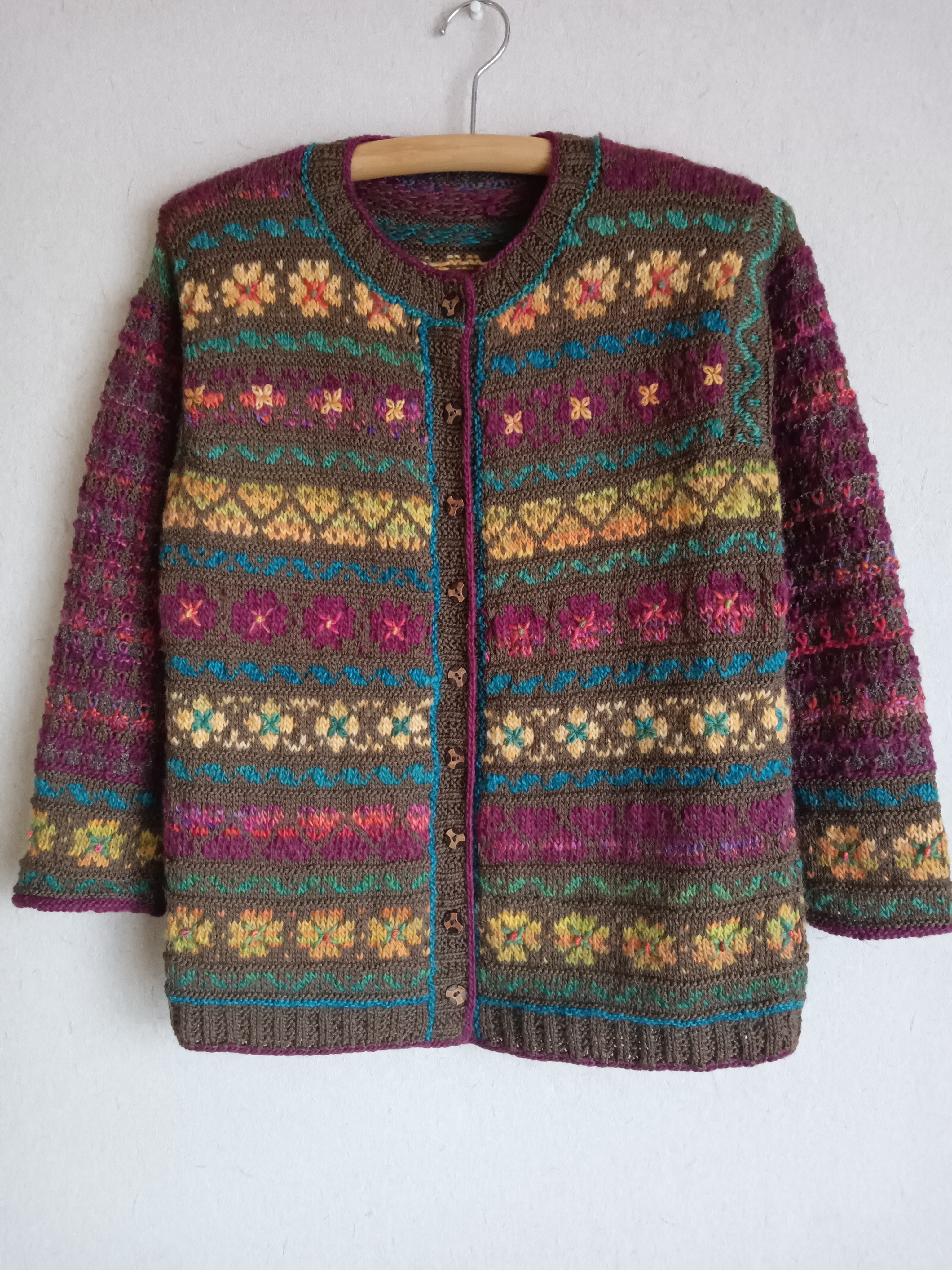 多色編込み模様のカーディガン