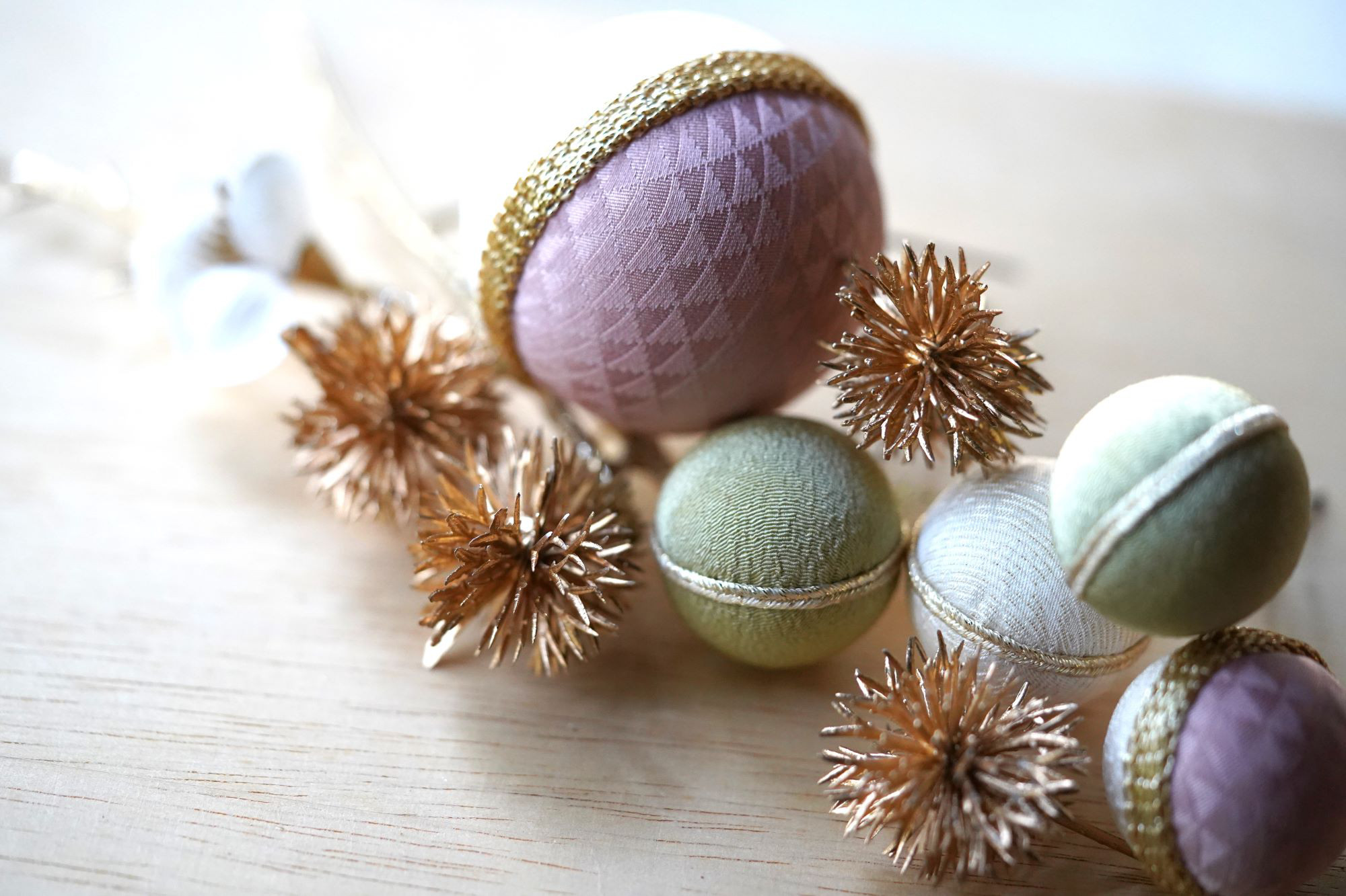 【袴ヘア・卒業式髪飾りにおすすめ♡】鞠玉×梅松（菱餅色）＊一点限り＊