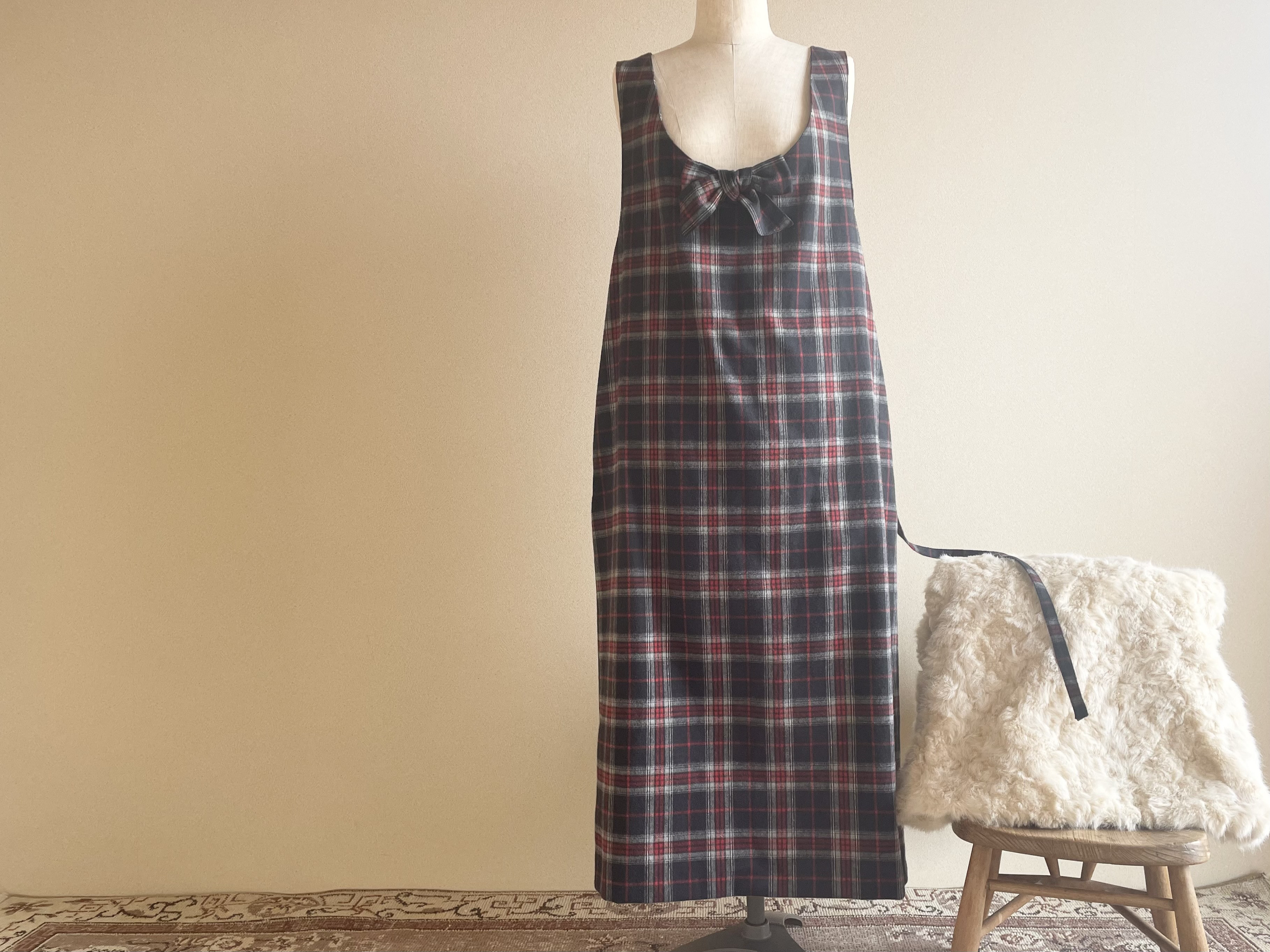 チェックのジャンパースカート（リボン付き）