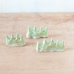 チンアナゴ・ニシキアナゴ (刺繍ブローチ・ピンバッジ) ブローチ