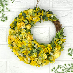 オーレアミモザの蕾とイエローのハーフリース　春待ち　マリーゴールド 222 フラワー・ガーデニング オーレアミモザの蕾とイエローの