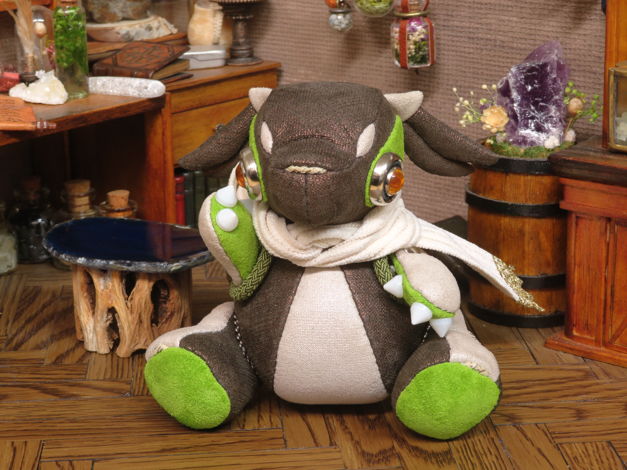 【2025.10.30】 手のひらサイズの手乗りドラゴン☆旅するドラゴン【茶×黄緑】