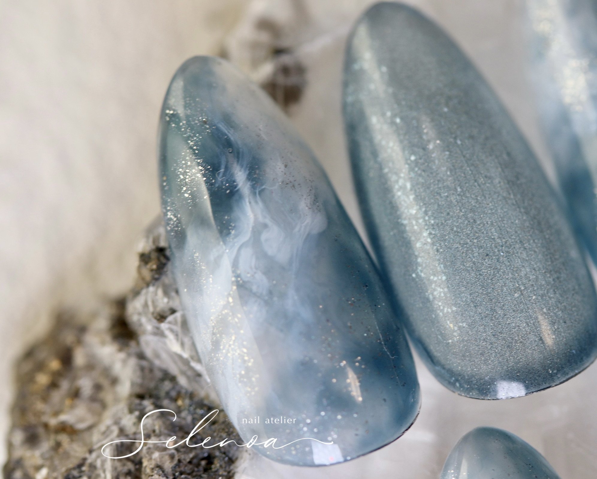 Aqua Veil（アクアヴェール）天然石風 ネイルチップ 成人式 前撮り 上品 ブルー 青