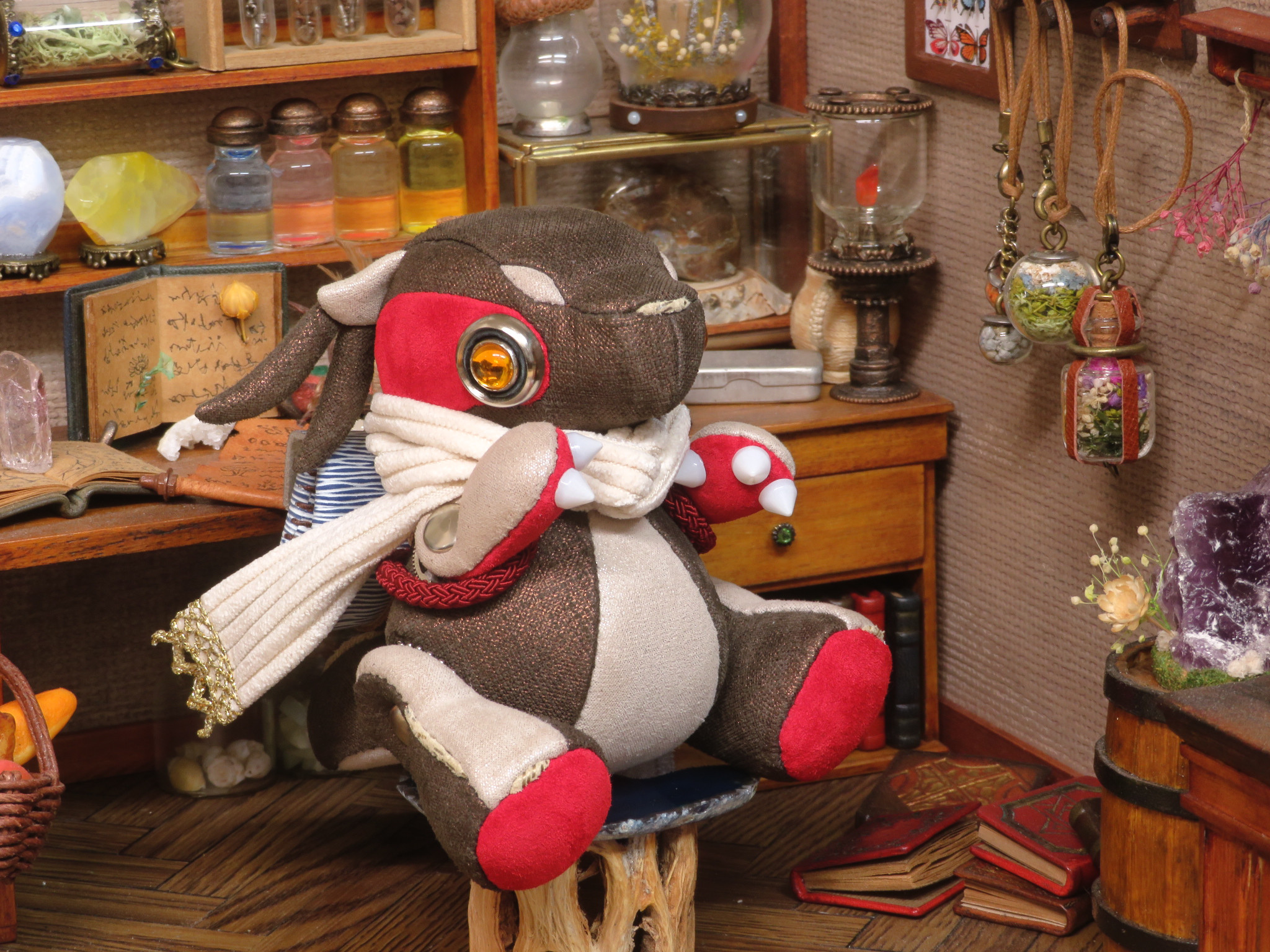 【2025.10.30】 手のひらサイズの手乗りドラゴン☆旅するドラゴン【茶×赤】