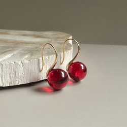 【冬の人気ピアス】レッドアンバードロップピアス/ 金具変更可（シルバー・イヤリング・ステンレス）天然琥珀 4枚目の画像