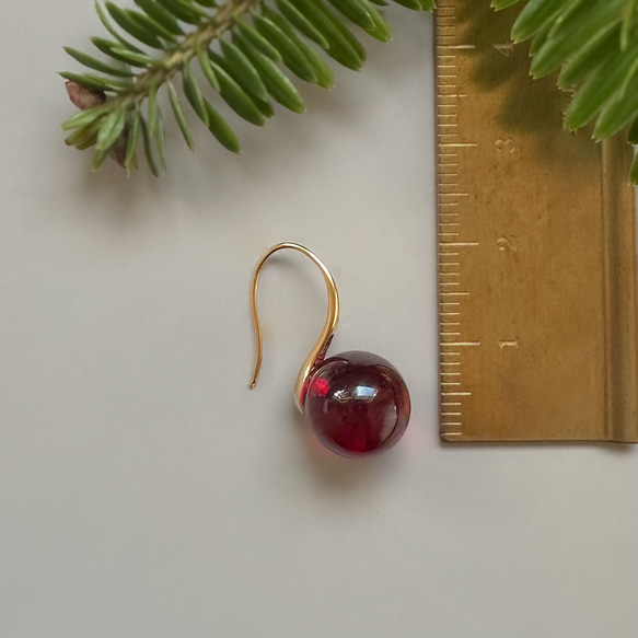 【冬の人気ピアス】レッドアンバードロップピアス/ 金具変更可（シルバー・イヤリング・ステンレス）天然琥珀 9枚目の画像