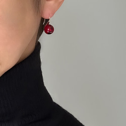 【冬の人気ピアス】レッドアンバードロップピアス/ 金具変更可（シルバー・イヤリング・ステンレス）天然琥珀 6枚目の画像